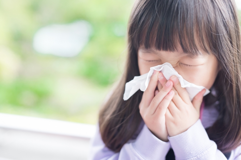 上呼吸道感染典型症狀為傷風、咳嗽、喉嚨痛、發燒。