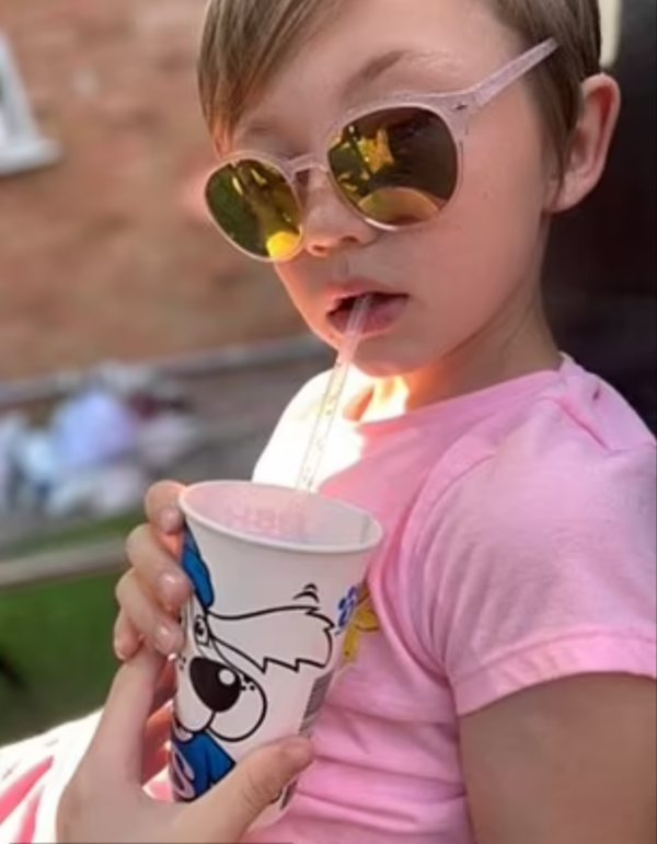 兒子3歲時竟拿著剪刀打算自己剪去下體,方令她意識到事態嚴重。