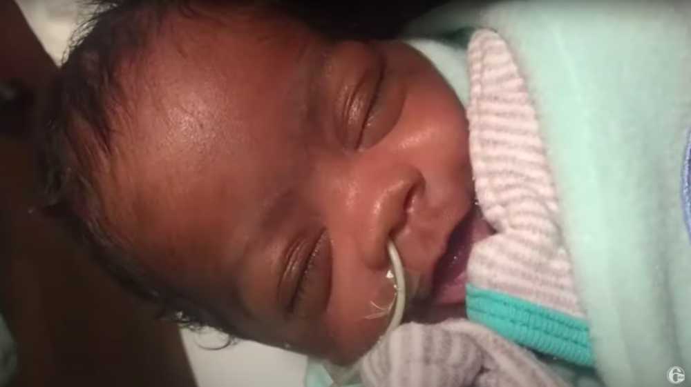 美國一名21歲大學生Imani Lamarr,因為找不到保姆照顧孩子,而要向其教授健康科學的教授Aqeel Dix請假。