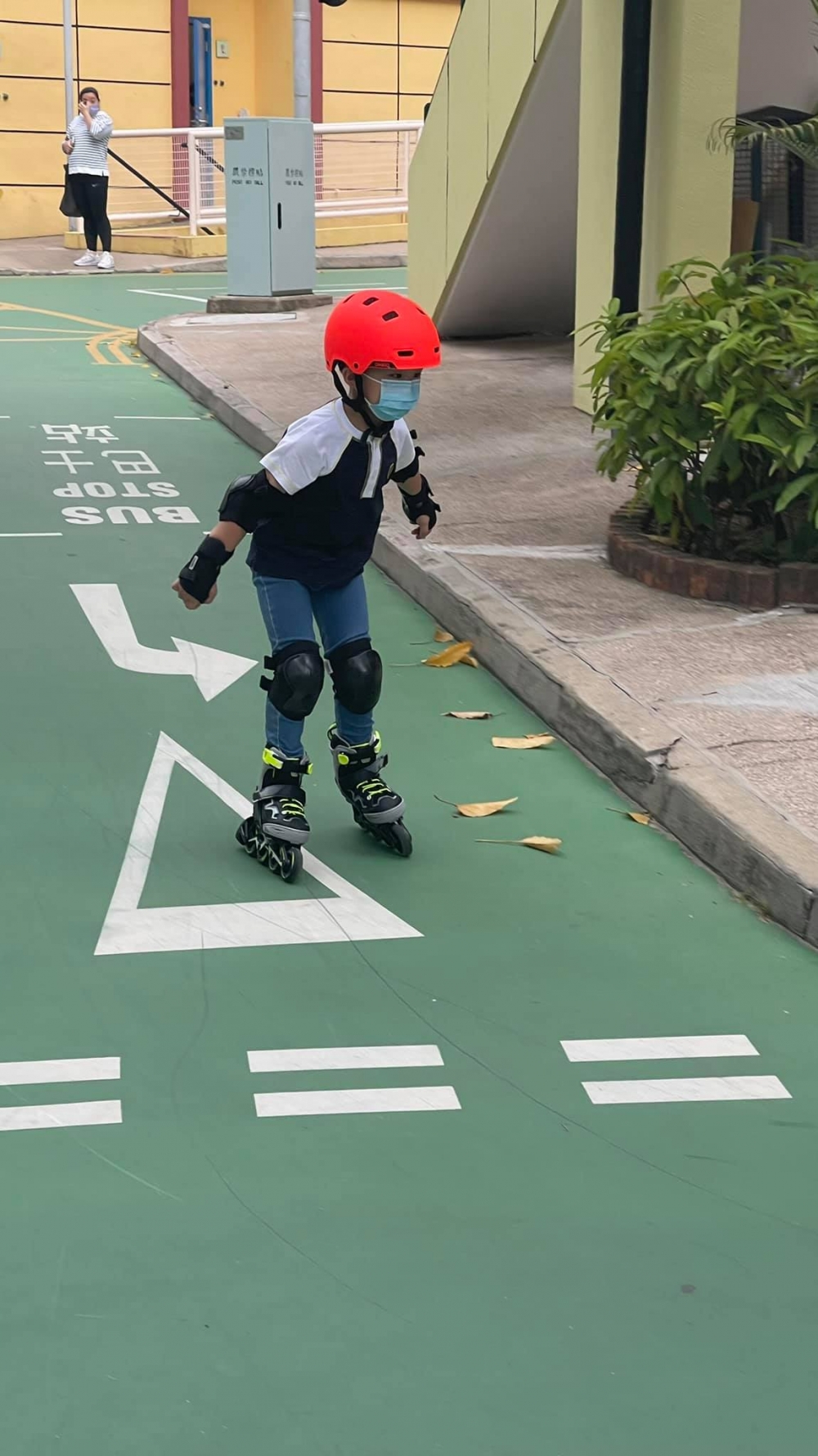 百福道交通安全城設有模擬街上標示了明顯的指示。