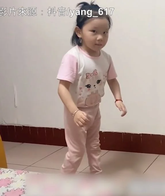 豆豆是早產嬰兒,出生時由於缺氧缺血令運動神經造成損傷