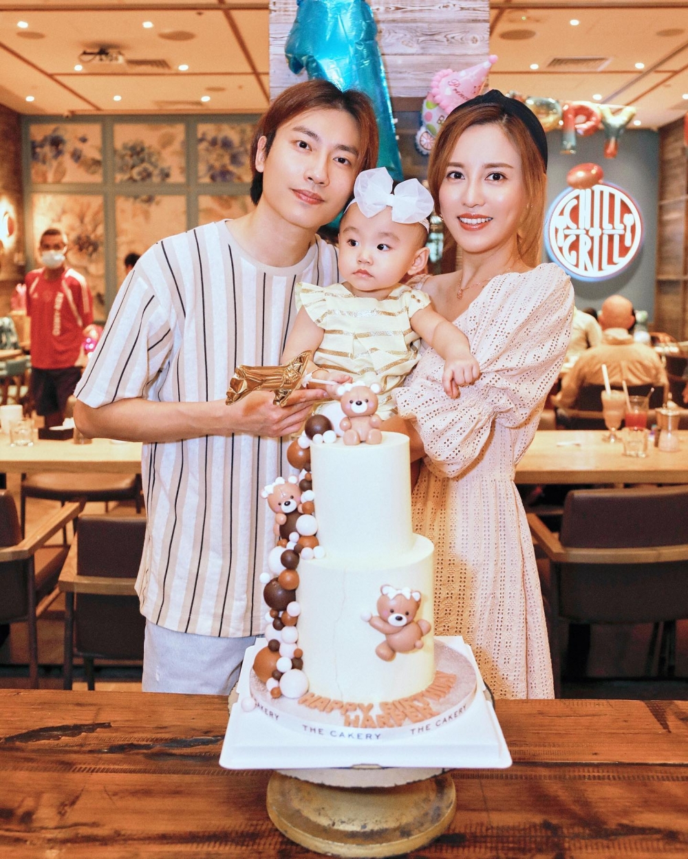 雨僑與羅力威於2018年結婚後育有一女,組成幸福小家庭
