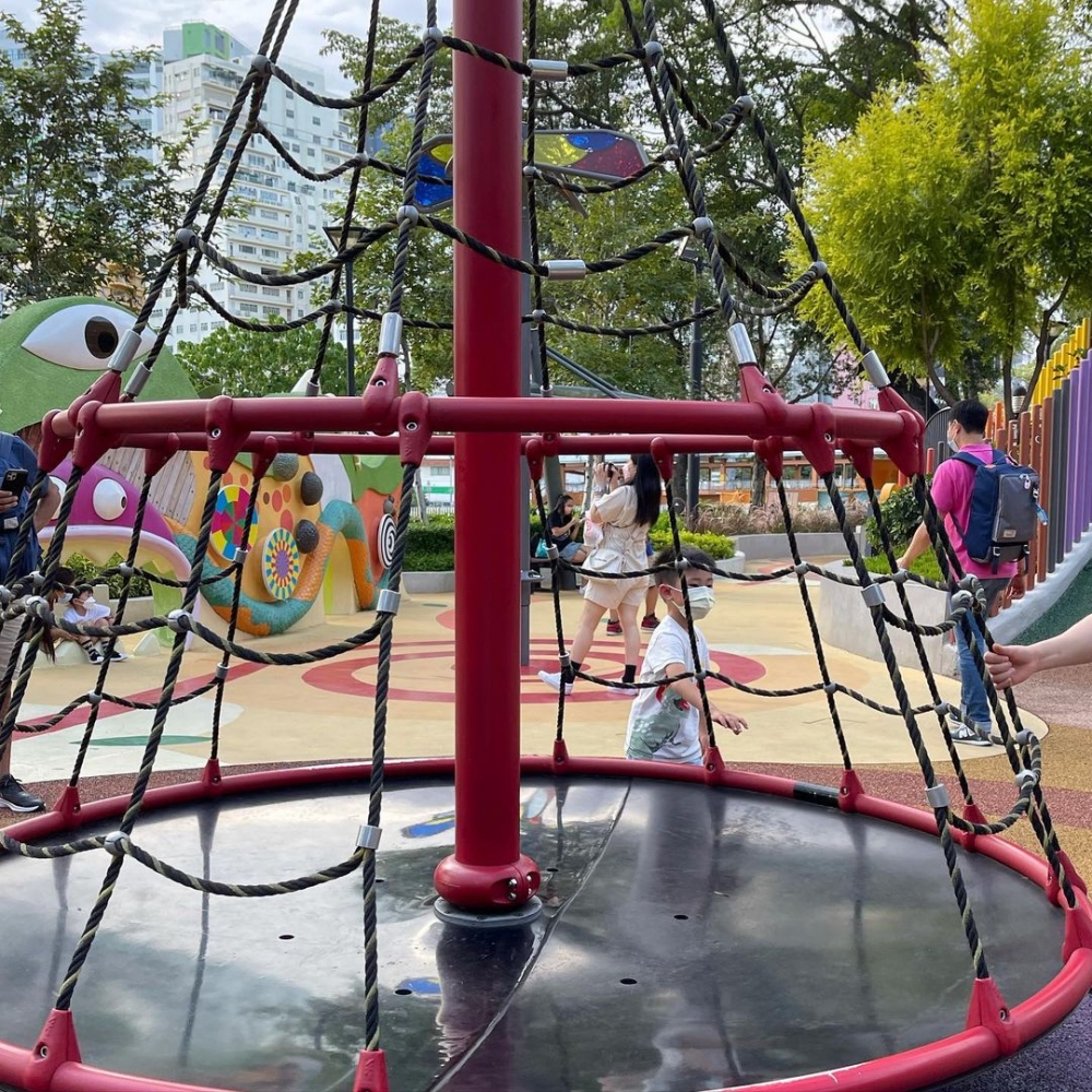 屯門公園新穎的攀爬設施