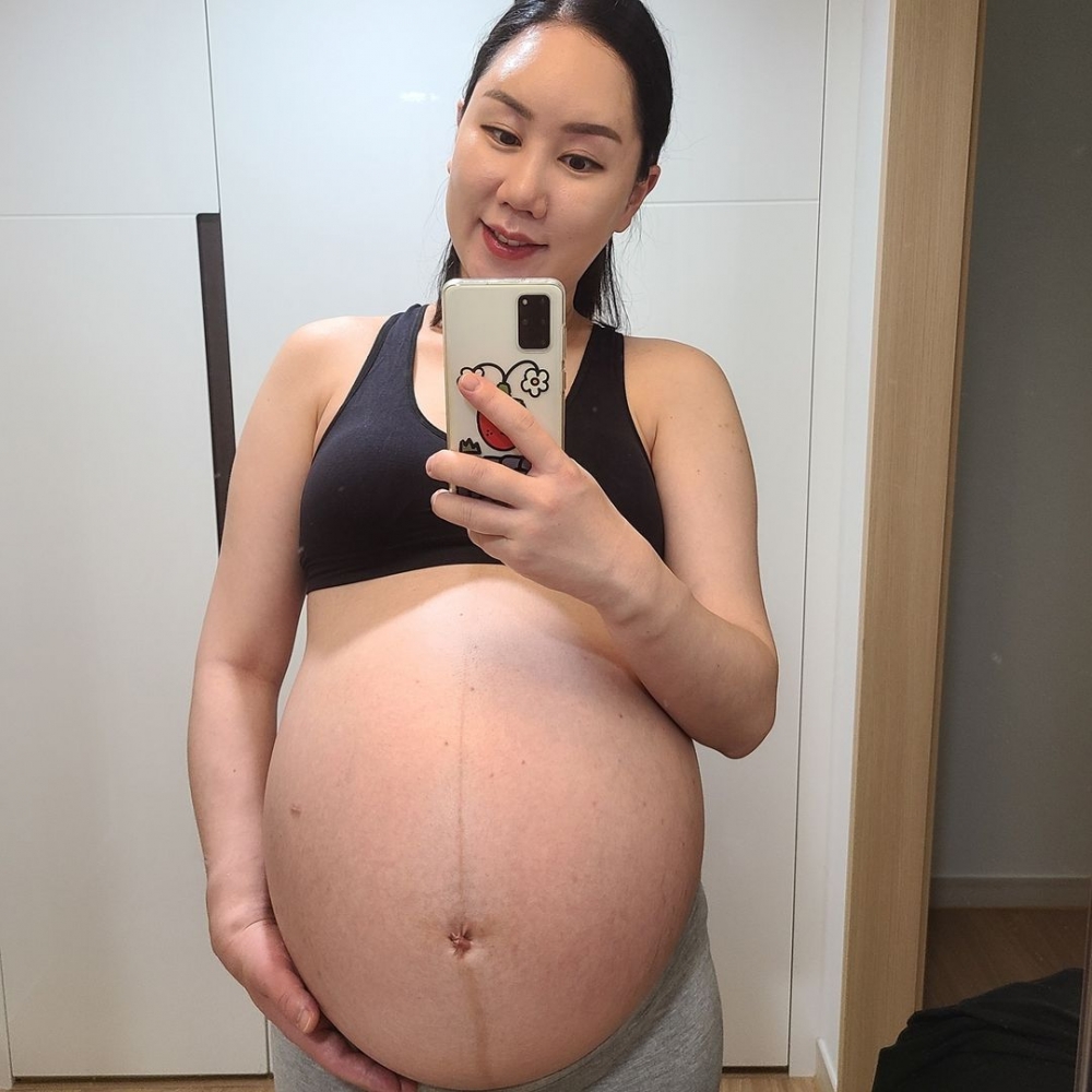 黃信英在IG曬出巨肚,畫面令人震驚