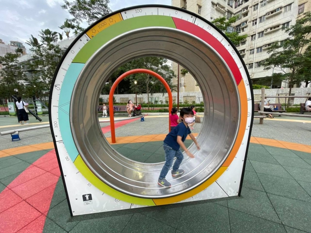 東啟德公園設有大型滾輪