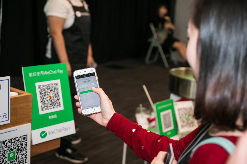 經AlipayHK、WeChat Pay HK、Tap&Go拍住賞領取消費券,將會分2期發放。