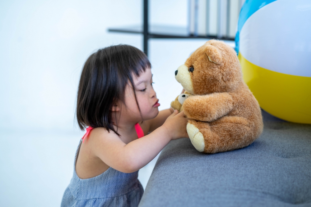 自閉症與亞氏保加症較大區別之處在於前者約7成患者擁有不同程度的智力障礙。