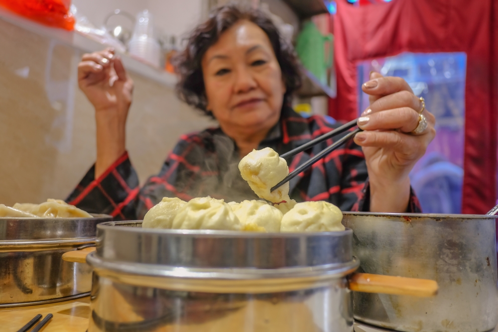港媽有感奶奶懶理孫仔無人接放學,不滿對方只顧與朋友飲茶