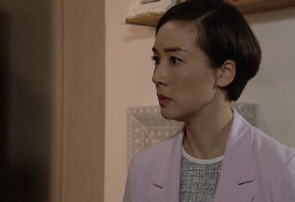 網友反諷刺女生是不知感恩的蛀米大蟲,直言父母沒義務一定要為學費埋單。