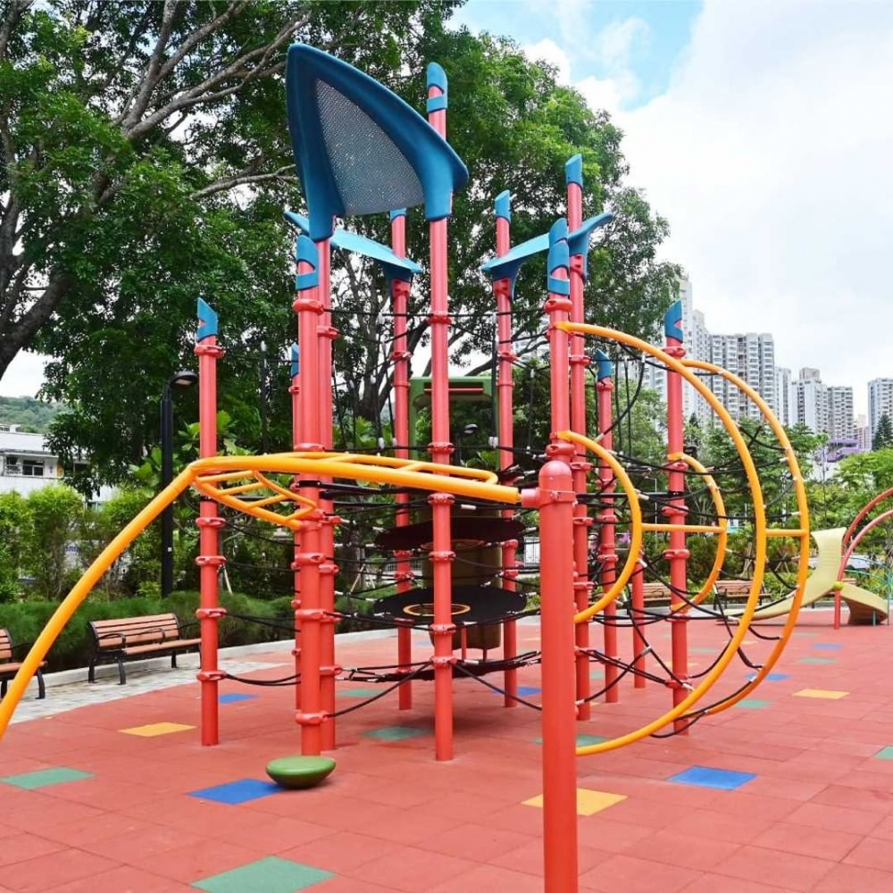 一鳴路公園有完善的兒童娛樂設施