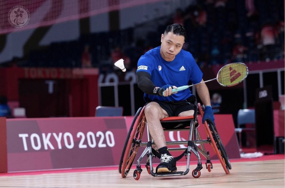 現年36歲的陳浩源，意外後成為香港首位亦是當時唯一一位輪椅羽毛球運動員。