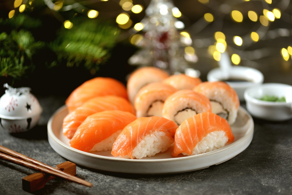 因為一間日式連鎖餐廳推出優惠活動，但凡身份證上的名字有「鮭魚」二字都可以免費用餐。