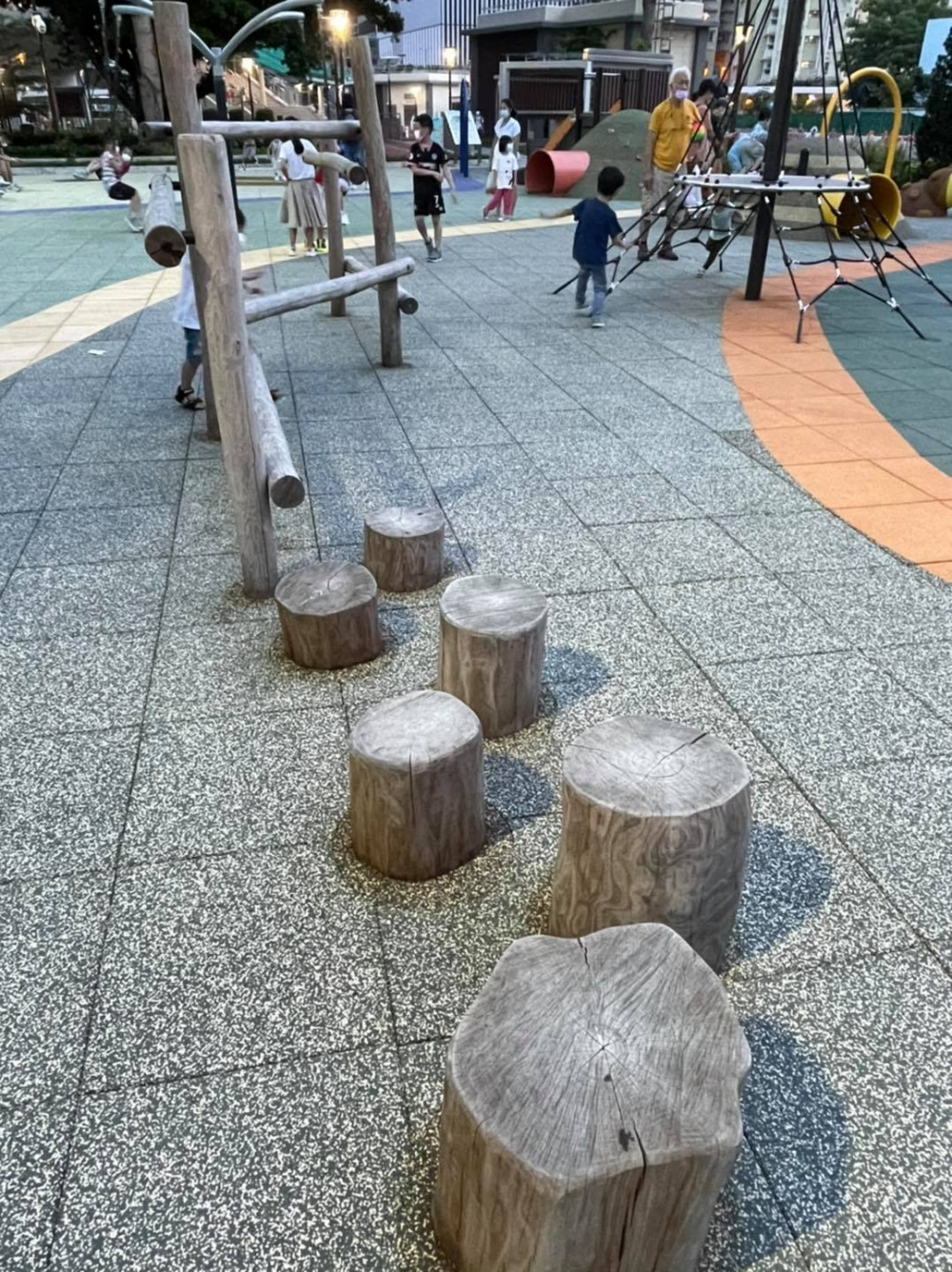 東啟德公園設有多款攀爬設施