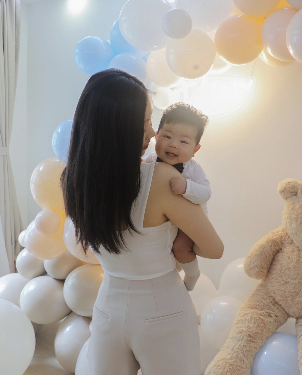 焦點都落在Julian的一頭濃密頭髮,可愛髮型引來網民大呼可愛!