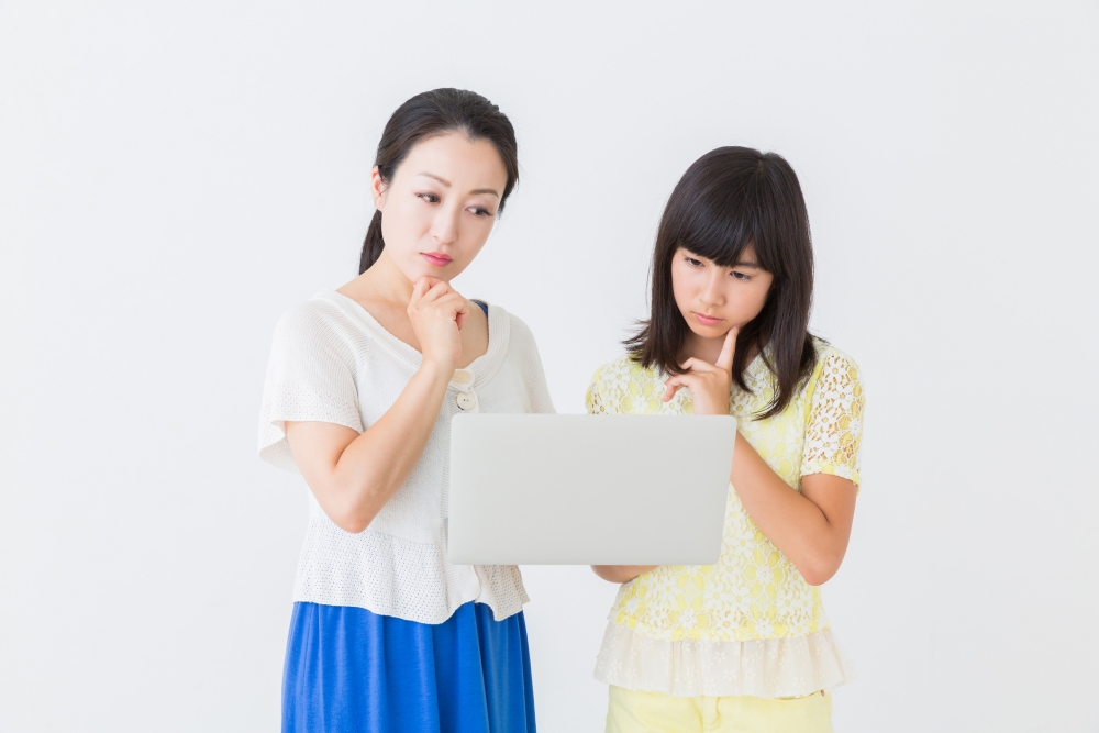 母親及女兒正為中學升學苦惱