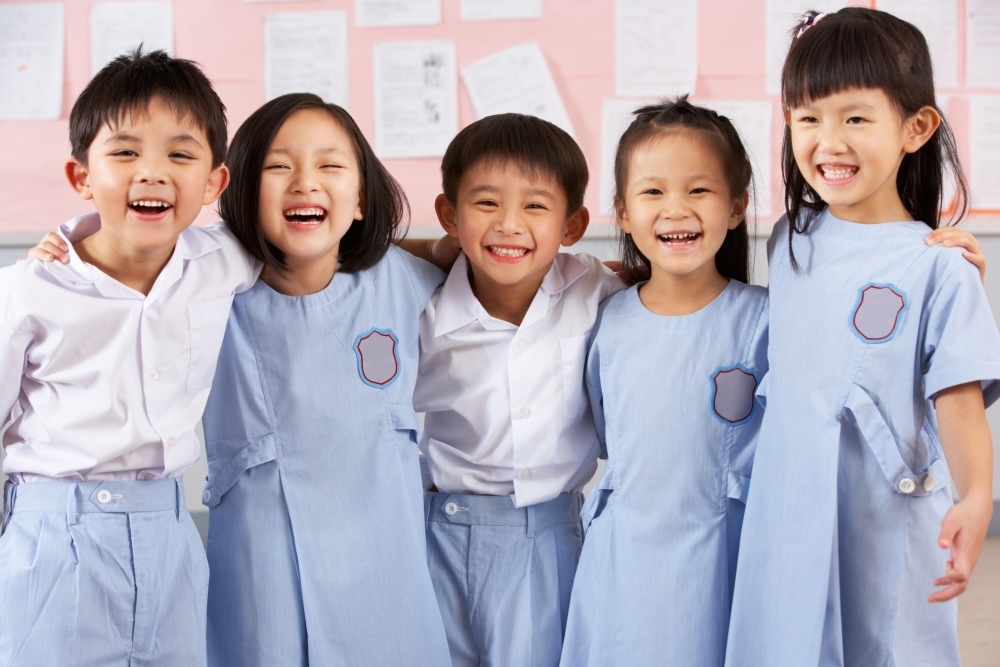 「幼稚園及幼兒中心學費減免計劃」是以學費減免的方式為有需要的家庭提供資助,以減輕家長為子女提供學前教育的經濟負擔。