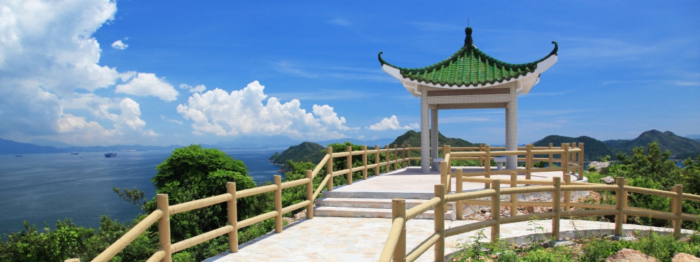 高地頂觀景臺可看見漂亮的海岸線。