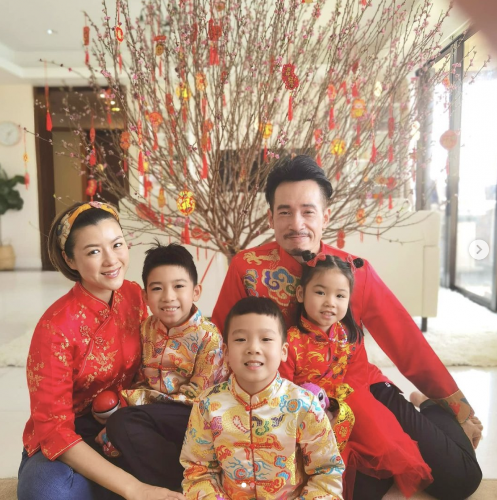陳豪、陳茵薇與孩子Aiden Joshua、Nathan Lucas、Camilla的全家福