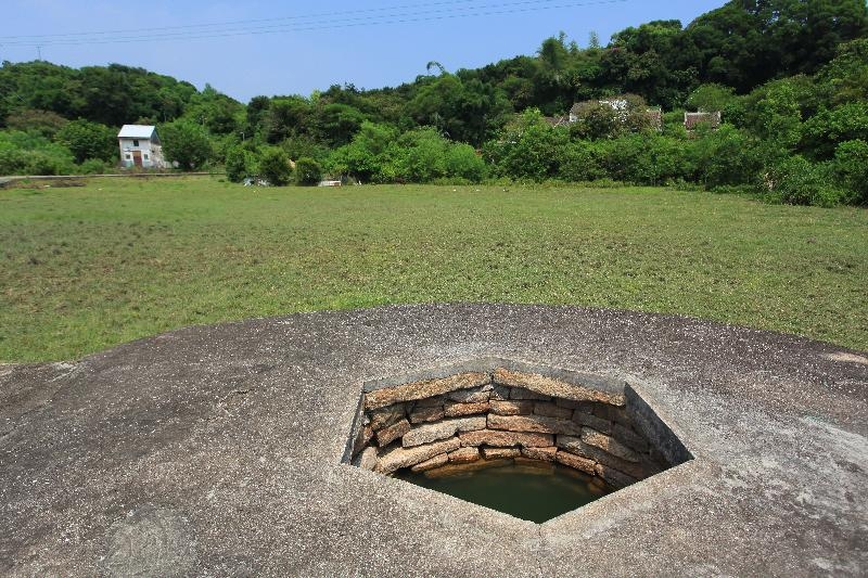 西澳六角古井據悉已有逾300年歷史,水質清澈。
