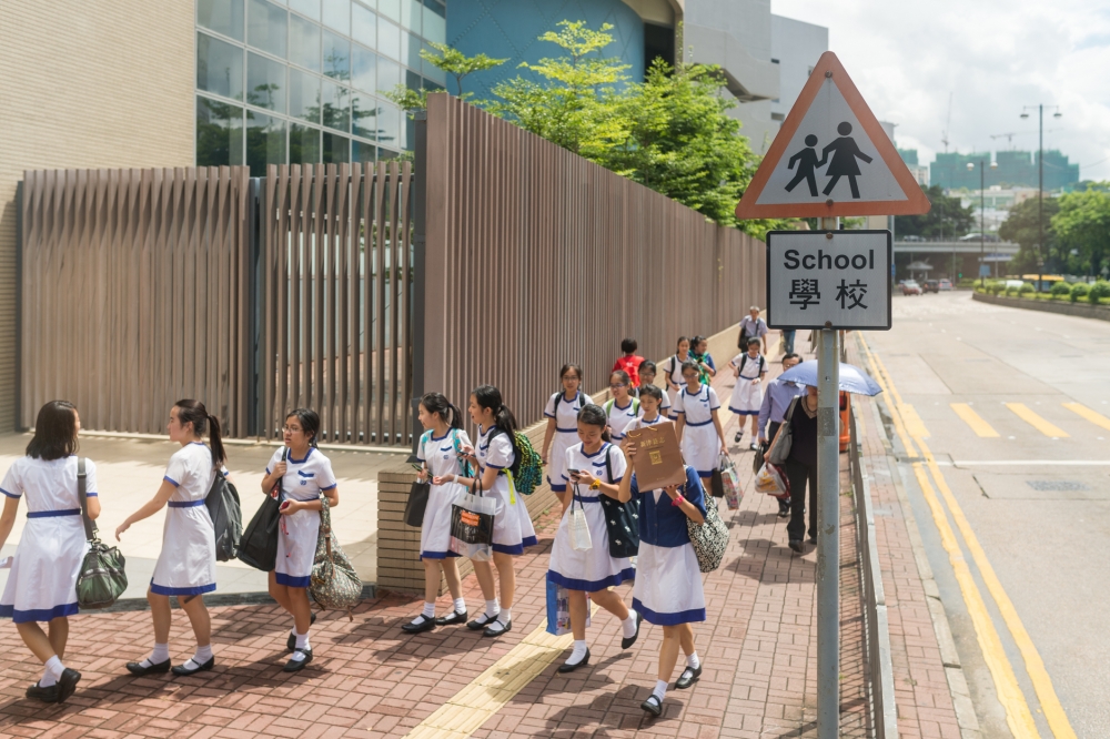 香港一群中學生放學時間
