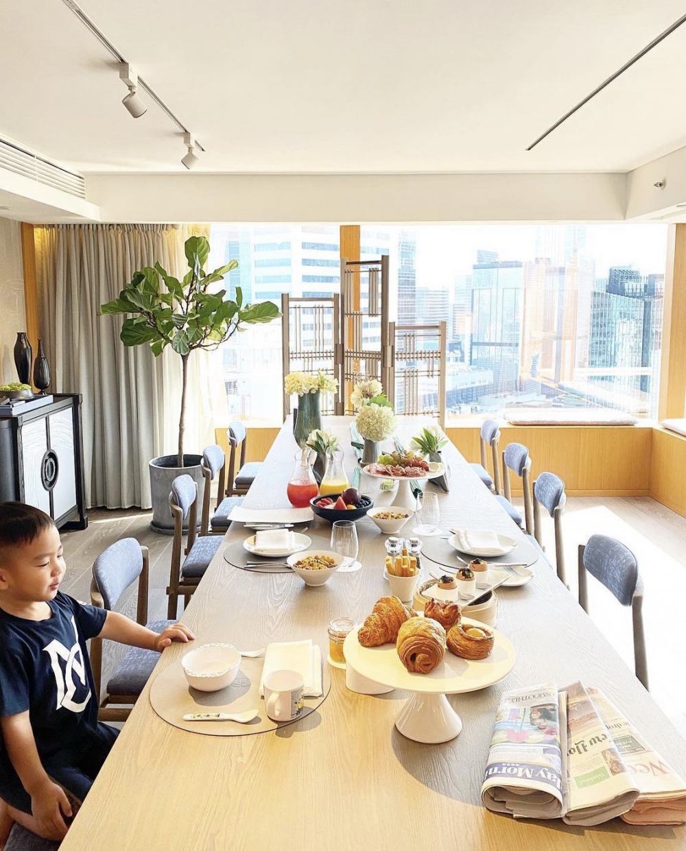 Coffee一向會在社交平台分享日常家庭樂,事緣近日他們一家人到金鐘一間酒店Staycation。