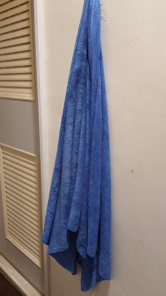 新婚的她搬進夫家居住,家庭成員包括老爺、奶奶、大伯、叔仔、姑仔,連同事主和丈夫。
