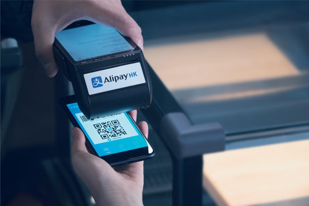 WeChat Pay HK用戶,消費券會經手機App直接存入電子錢包。