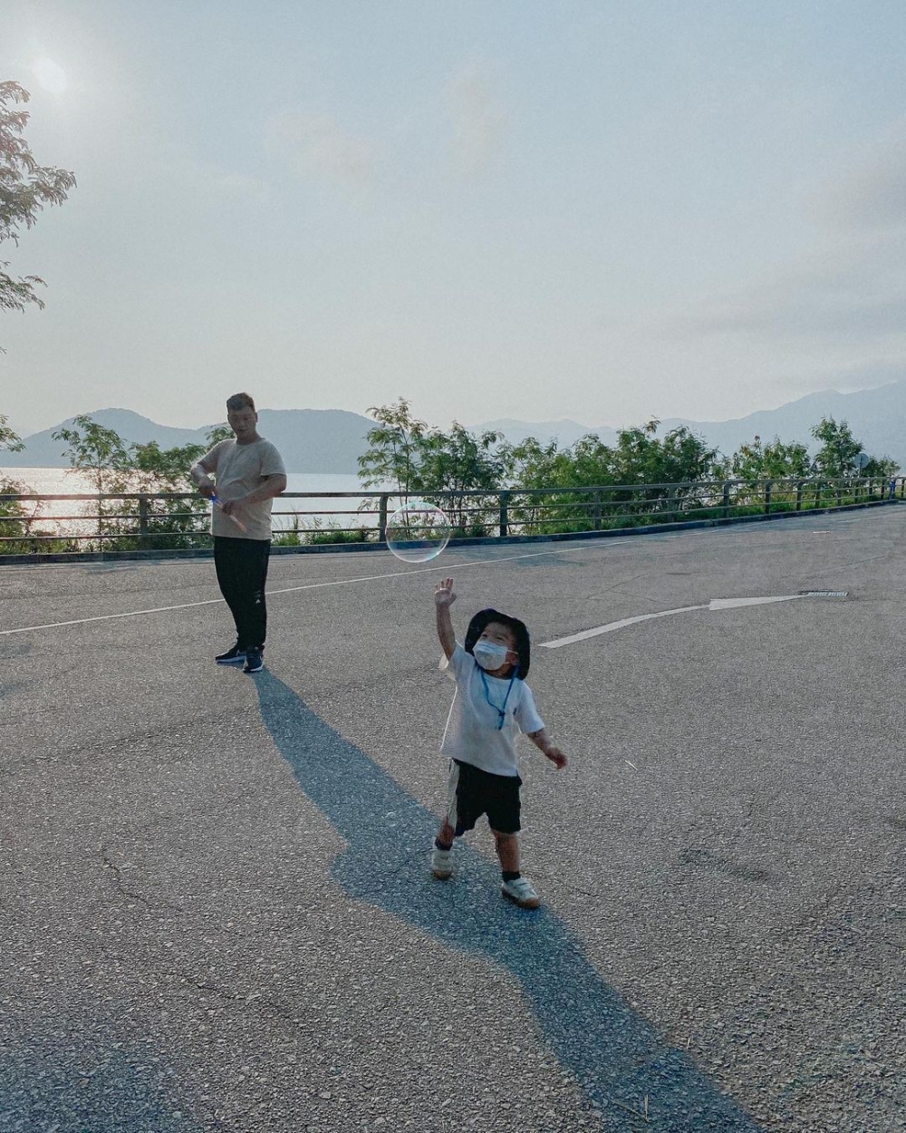 大美督水壩美景,除了踩單車還可玩泡泡。