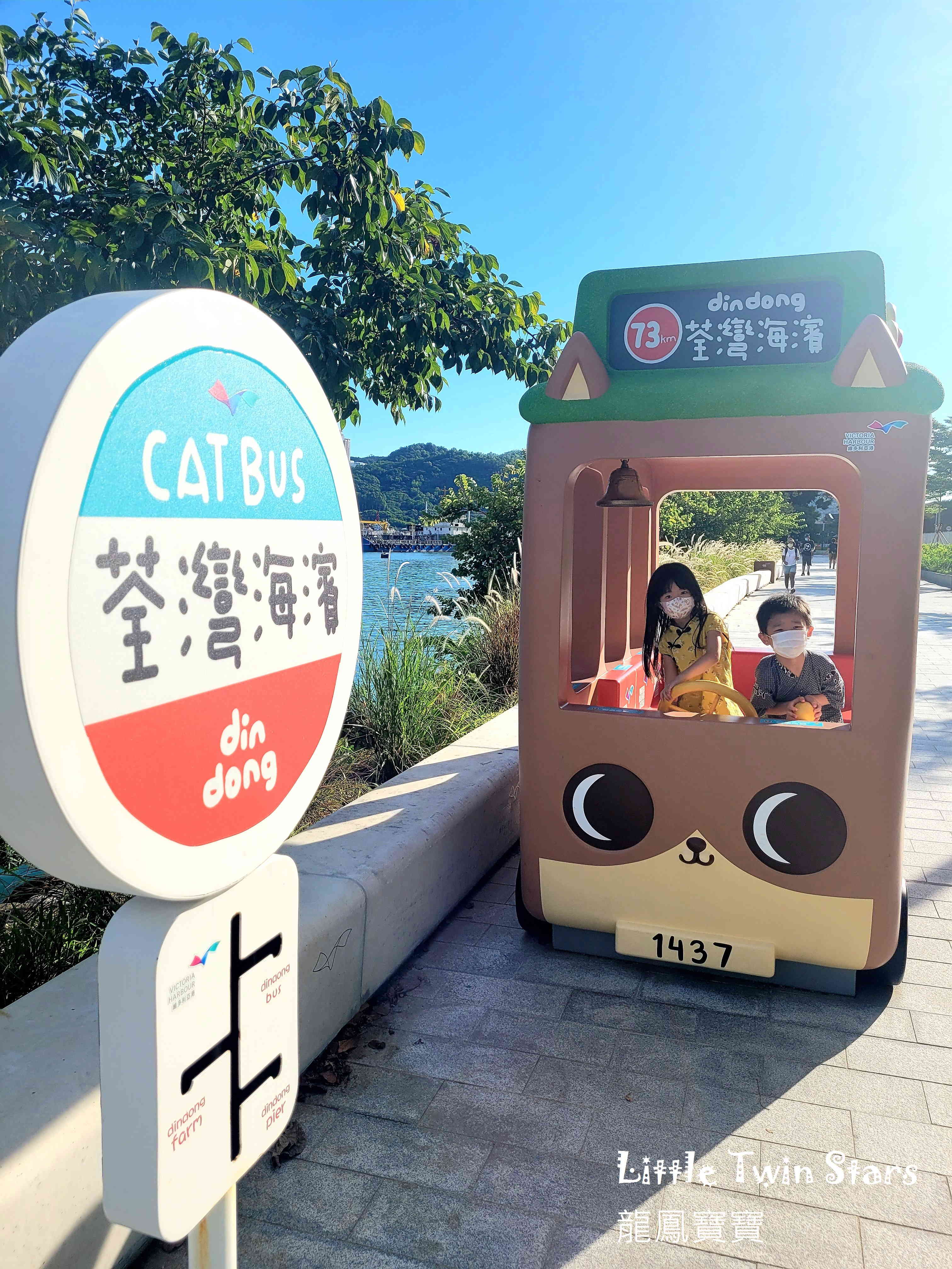 上車時要遵守秩序,一個跟住一個。