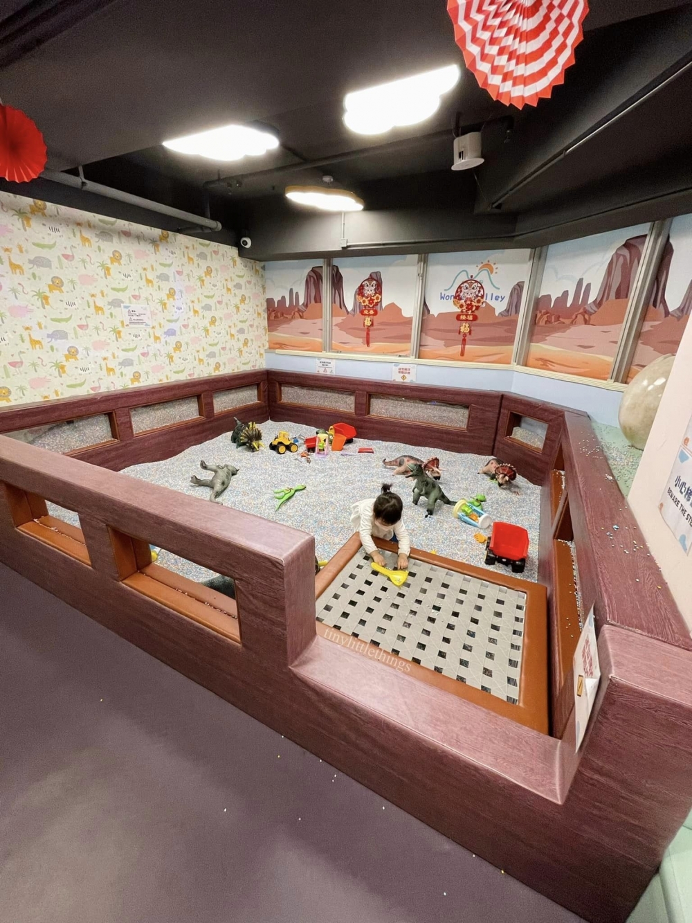 沙池內有恐龍出沒!