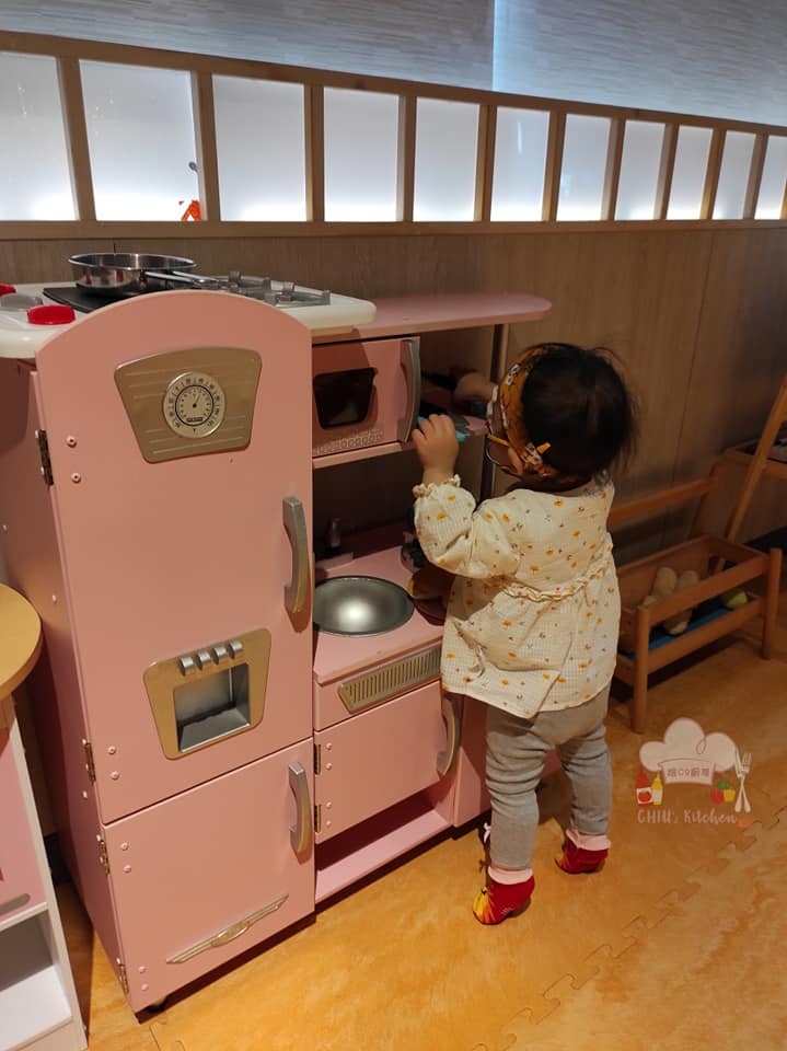 炑八韓烤親子餐廳內的兒童小廚房。