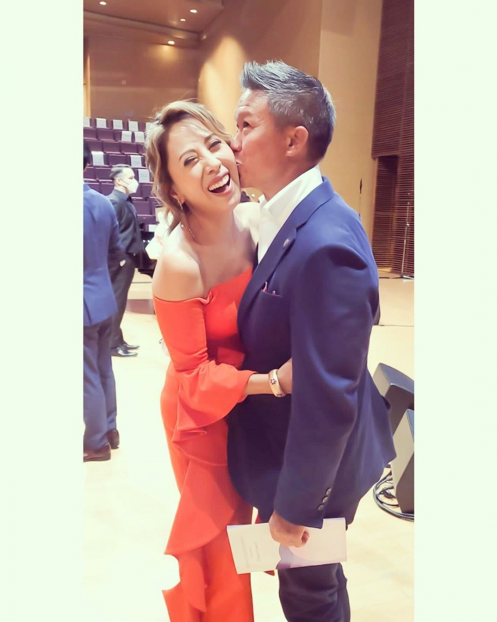 歌手李樂詩與美籍華人Ted Lee結婚多年,婚姻幸福。老公也悉心陪伴手術後的她。