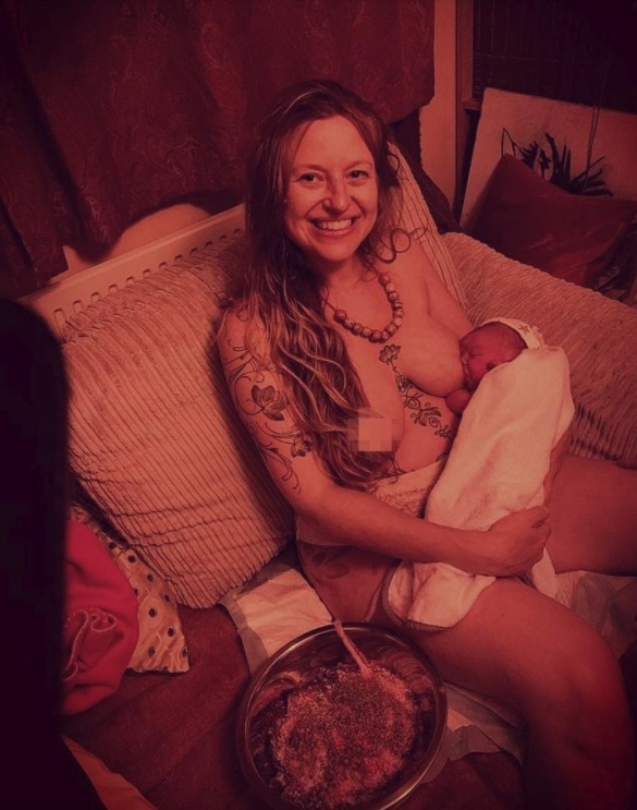 她讓臍帶和胎盤自己脫落。