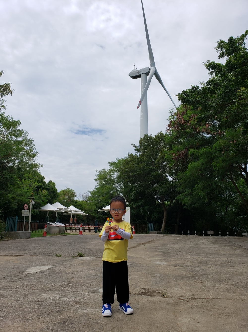 南丫島風采發電站是香港首座風力發電站。