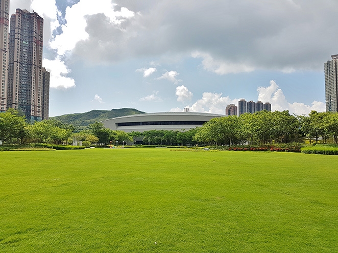 香港單車館公園的大草地適合親子野餐。