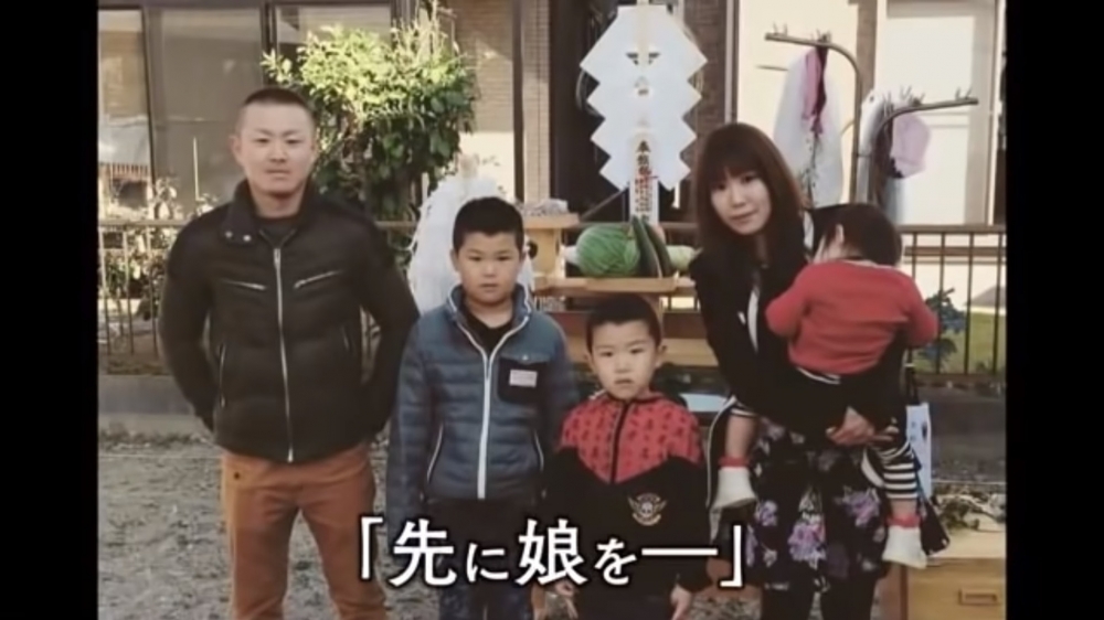 媽媽為了保護當時同行年僅1歲的女兒,導致自己嚴重燒傷。