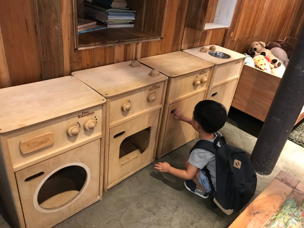 Tree cafe 設有kid‘s corner,都是用木製原料製造。
