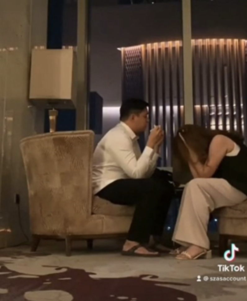 這位印尼女生在社交平台分享了與男朋友相戀的故事,短短幾分鐘的影片卻令不少網友眼眶泛淚。