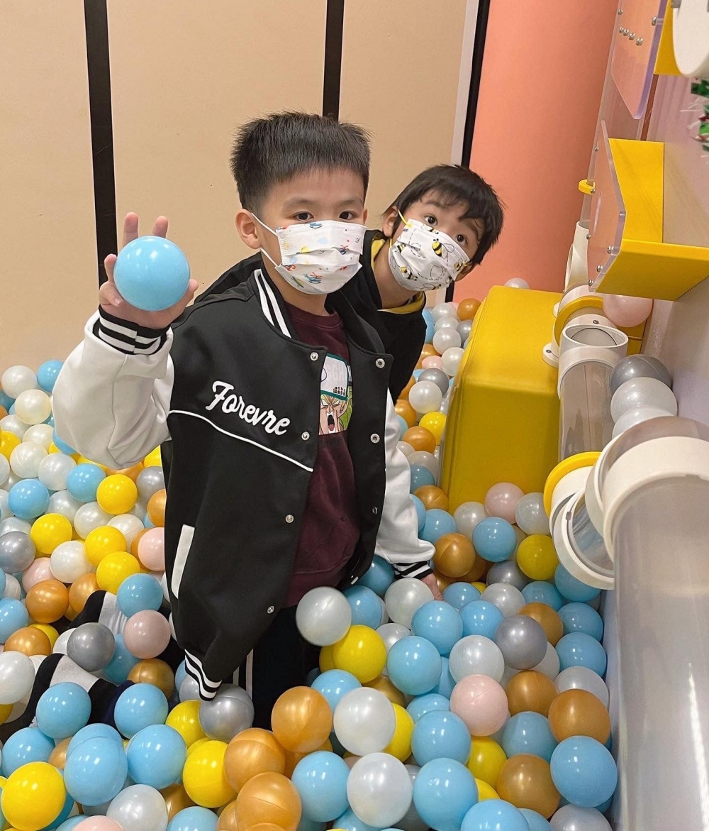 波波池內還有其他裝置。