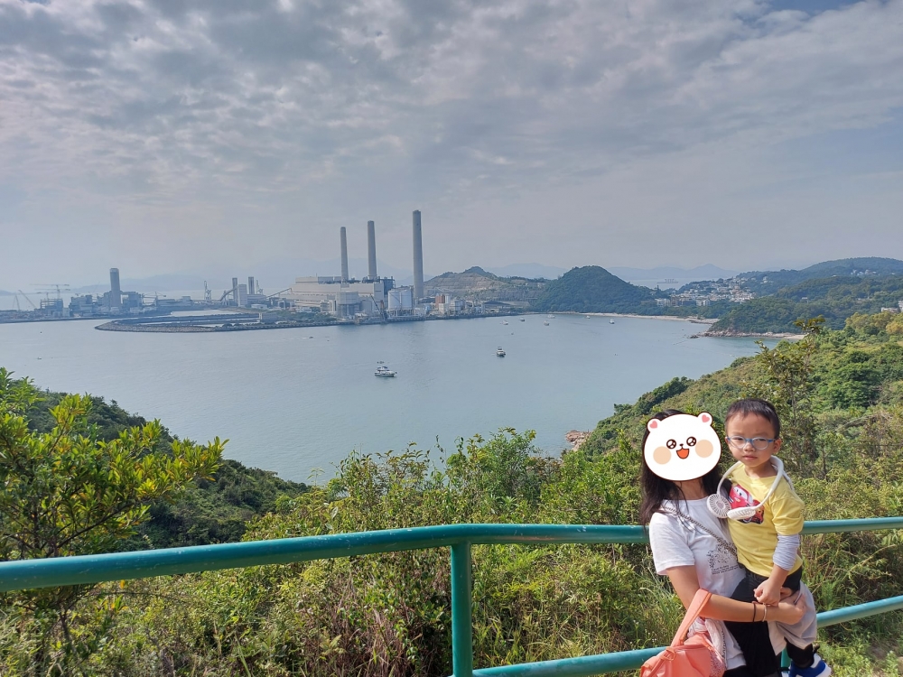 南丫島家樂徑可遠觀南丫島發電站。