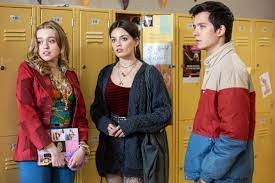 以英國Netflix熱播劇集《Sex Education》為例,男女主角的名字Otis和Maeve在2020年都人氣急增。