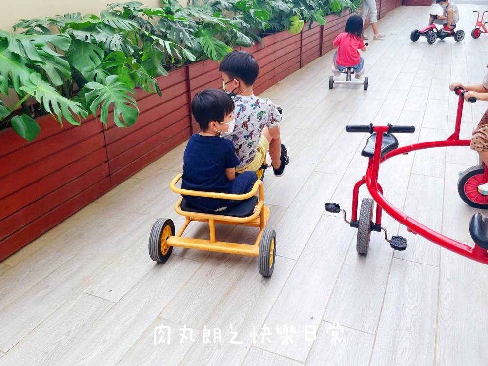 喜喜冰室的單車設施深受小朋友喜歡。