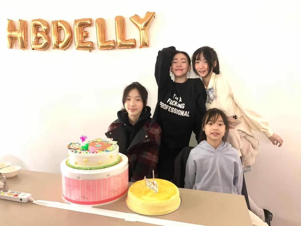 生肖馬的小S徐熙娣和三個女兒常搞怪出鏡。