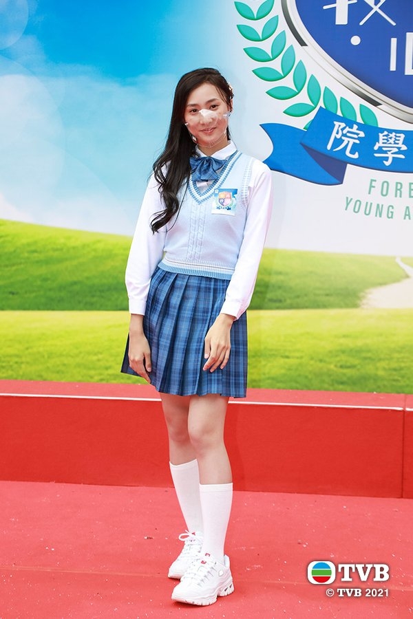 鍾柔美在《青春本我》的校服look。