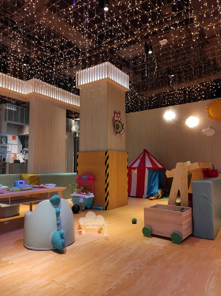 炑八韓烤親子餐廳兒童遊戲區。