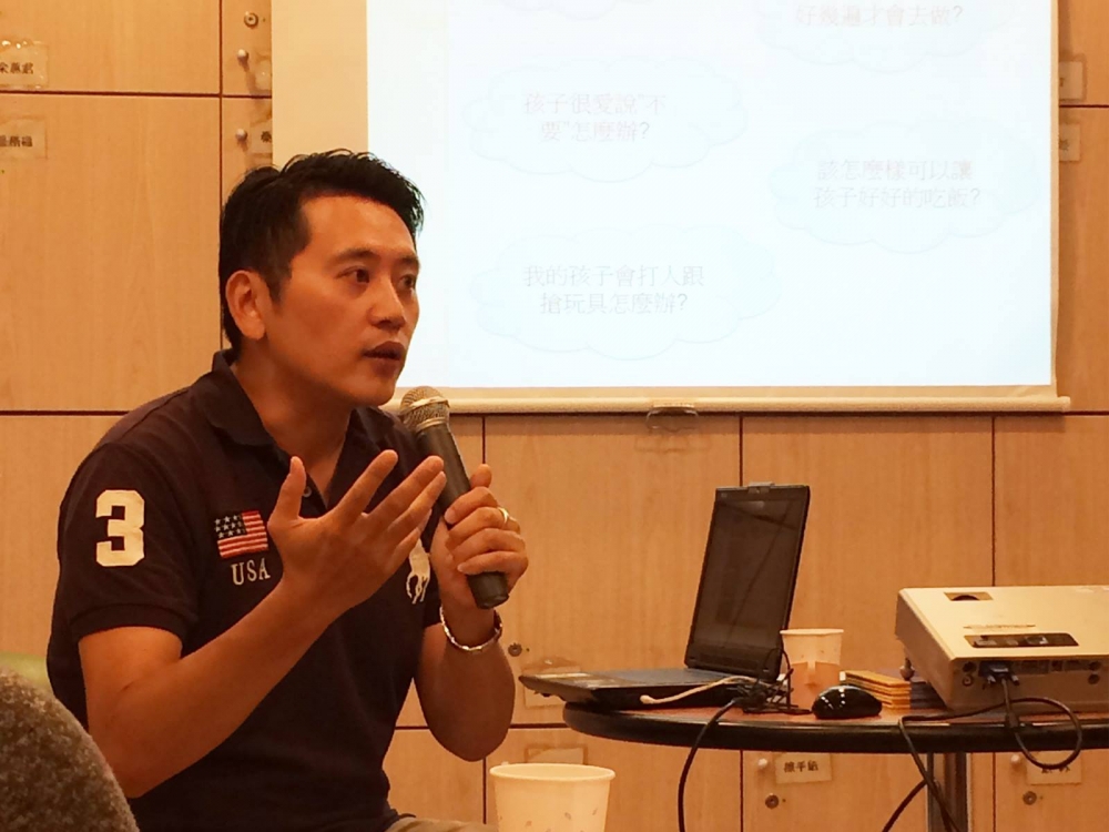 夫妻之間的溝通,多少要包含「理解」、「體貼」、「良善心意」及「認同對方之下找尋共識」4種要素!