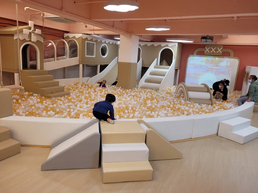 必玩超大波波池!