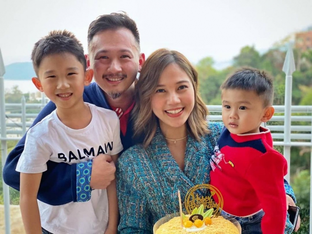 肖兔媽媽代表,前無線藝人岑潔儀與老公結婚十載,育有2個兒子,依舊恩愛如昔,幸福生活令人稱羨。