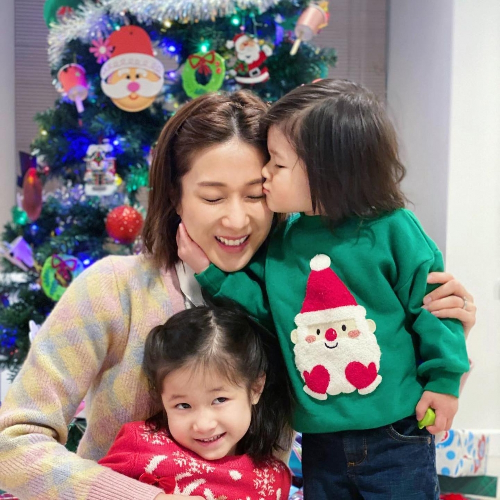 如今5歲的女兒Kelly已經是個小大人,也時常會關心媽媽的工作怎麼樣,實屬小甜心一個,而兒子Jared也喜歡給媽媽來個濕吻。