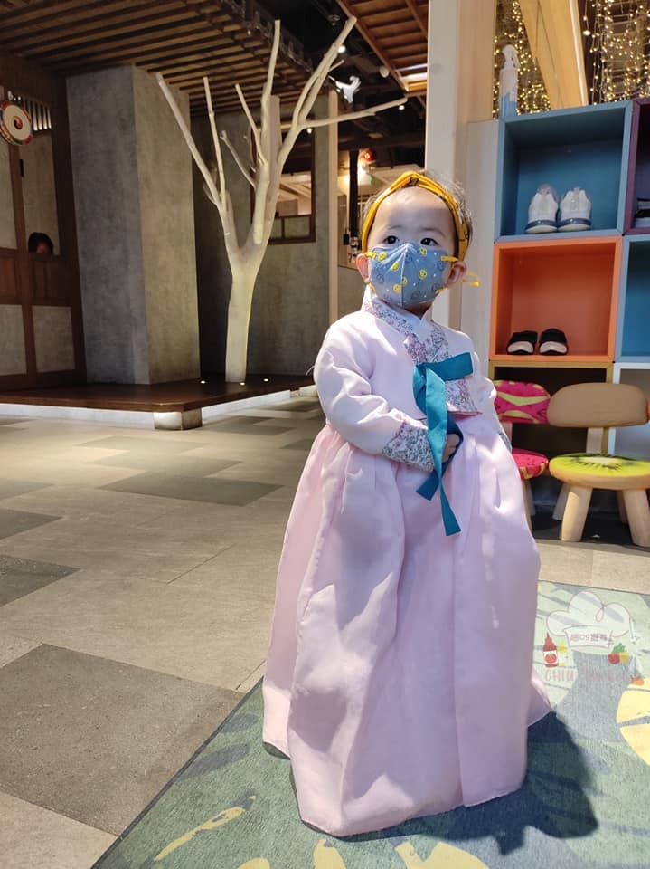 炑八韓烤親子餐廳提供韓服體驗。